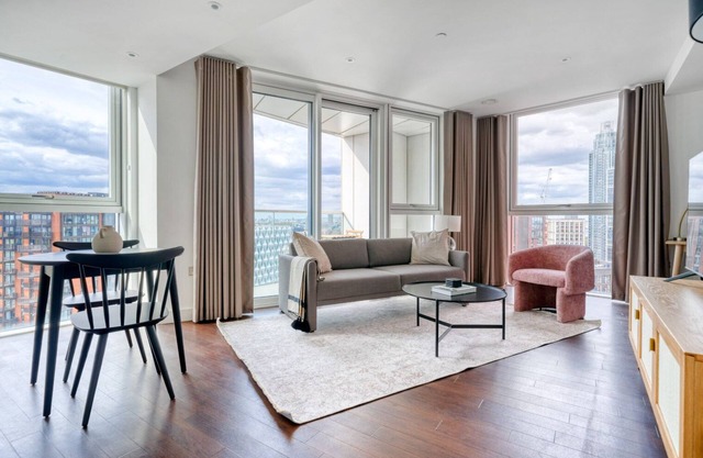 Lovely Nine Elms 1BR w/24 hr Security, next to Tube, by Blueground