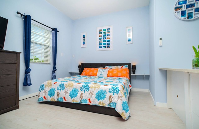 Lovely Studio Apt Near Ocean w/Private Deck + BBQ