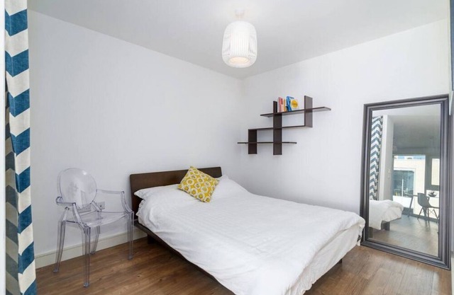 Lovely studio flat w/ terrace in Southeast London