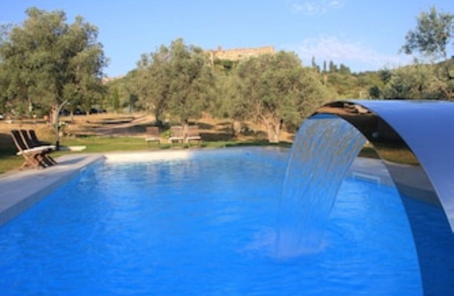 Lovingly renovated country house in the olive grove with large panoramic pool, air conditioning