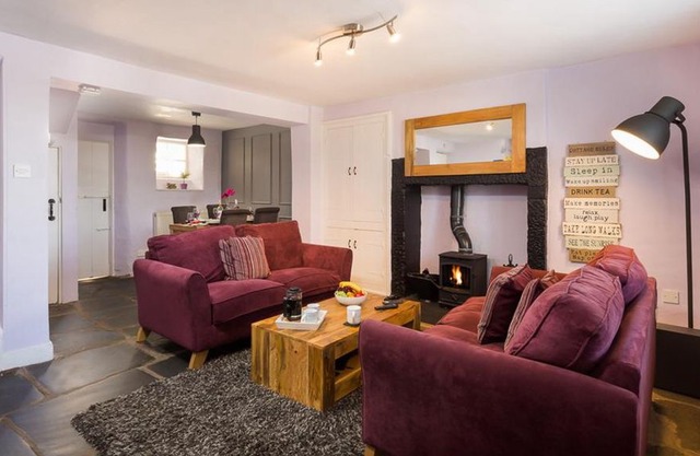 Low Dog Kennel Cottage