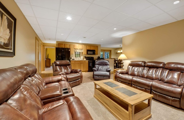 Lower Disciples Unit | Walkable to Boyneland Chairlift | Sleeps 4 Guests!