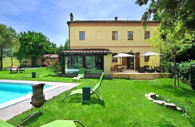 Luce tra i Saggi 8 by Marche Holiday Villas