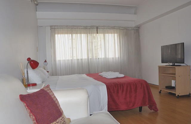 Luminous Studio Apartment. Ideal Location. By Owner.