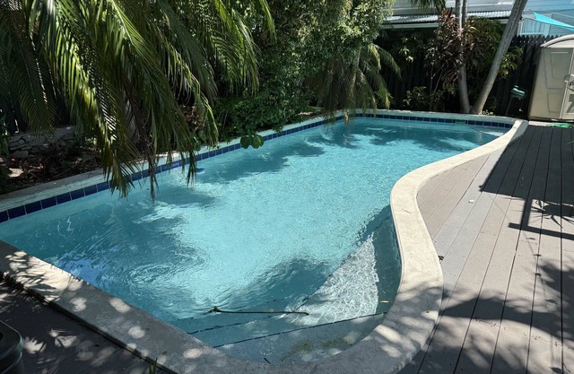 Lush Gardens-Pool-Jacuzzi-No Contact Check-In