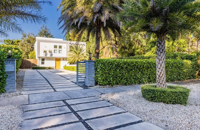 Lux gated and amazingly landscaped NEW Villa 4 bedrooms