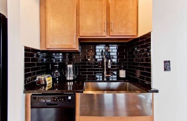 💖 Lux Midtown Penthouse w/ Rooftop Deck ⚡Internet