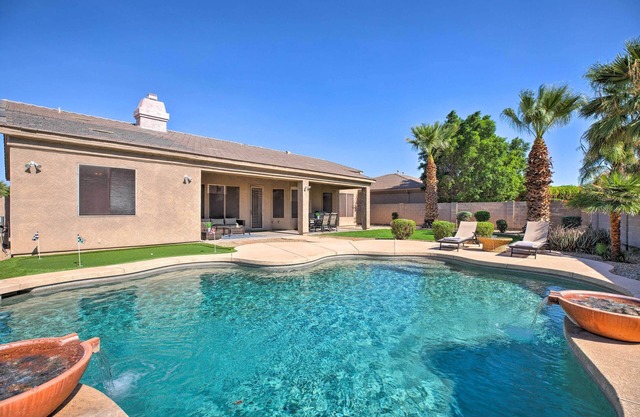 Luxe House 5 Mi to Goodyear, Mins to Golf & Hike!