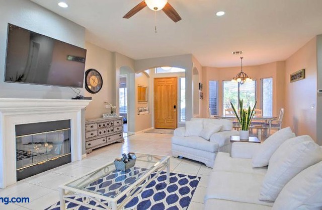 Luxe House 5 Mi to Goodyear, Mins to Golf and Hike!