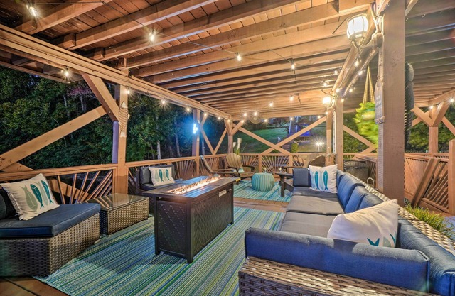 Luxe Lake Chickamauga Retreat w/Boat Dock!