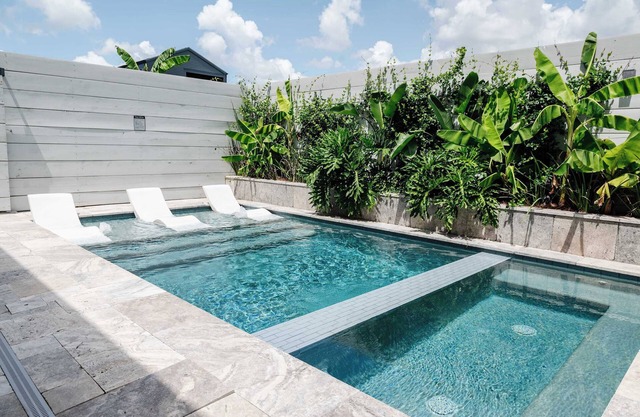 Luxe New Unit With Heated Pool & Hot Tub
