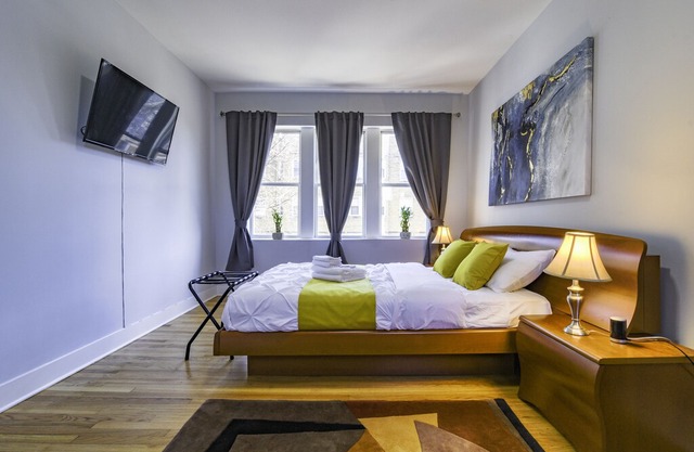 Luxurious 3BR in Irving Park