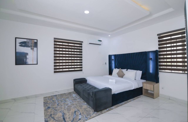 Luxurious and cozy 2-bedroom apartment,fully furnished.