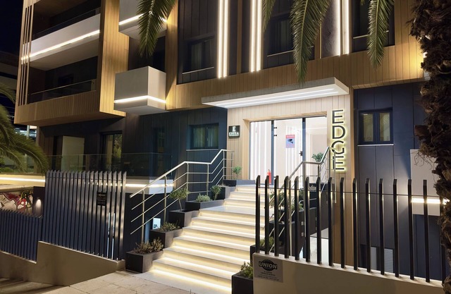 Luxurious Home | Shared Rooftop Pool and Gym by TT