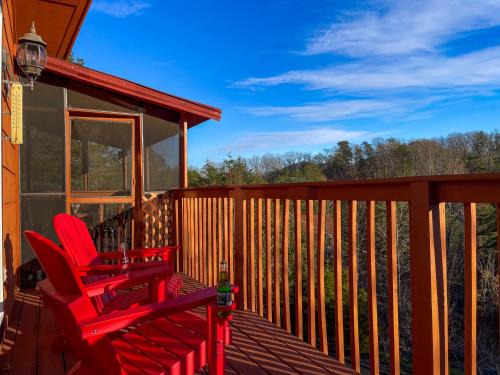 Luxurious Pigeon Forge Cabin, w/HotTub, EasyDrive, Arcade Game, Panoramic Views
