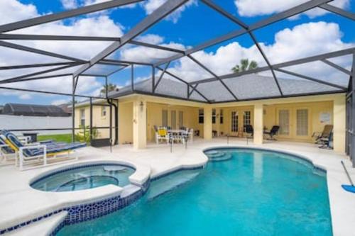 Luxurious Relaxing Retreat with Private Pool & Spa