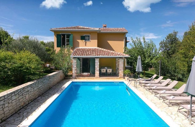 Luxurious villa with pool on the edge of a quiet village near Poreč