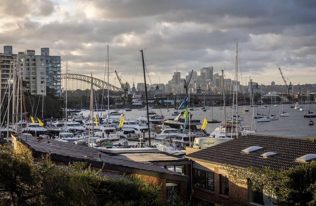 Luxuriously Appointed Apartment With Harbour Views