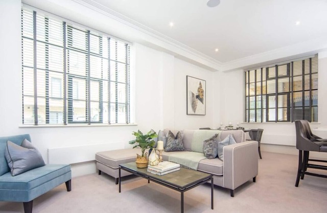 Luxury 1 Bed Apartment by the River