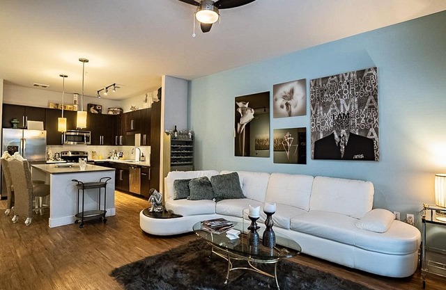Luxury 1000+ Square-Foot Condo in North Scottsdale (Unit 1040)
