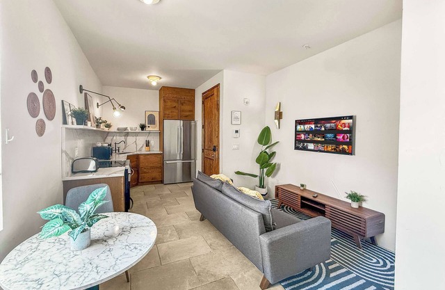 Luxury 1BD Stay in South St | 1 Bed Retreat