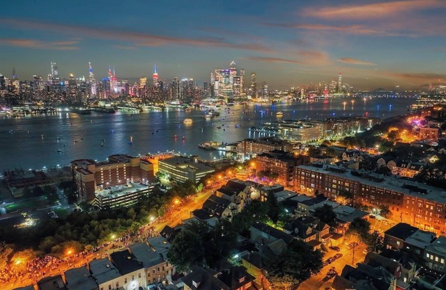 Luxury 2 br, NYC views W/parking