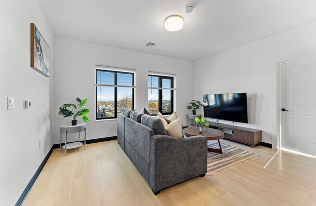 Luxury 2bd/2ba near Boston 1802