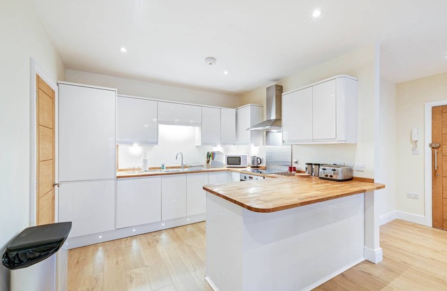Luxury 3 Bedroom Apartment with Parking