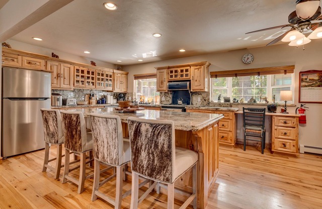 Luxury 3 BR close to town, skiing, access to Community beach. (ZC188)