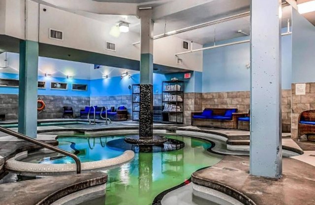 Luxury 3-Br Penthouse | INDOOR Pool & Hot Tub | Pool Table | 2 Decks + Mtn Views