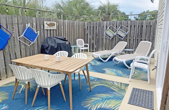 Luxury 3BR2B Condo with Pool, Close to Beach, Sleeps 8