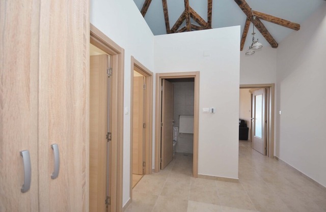 Luxury 4-bedroom apartment with sea view