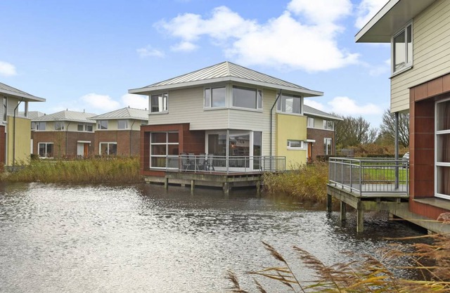 Luxury 4-person residence in the holiday park Landal Esonstad