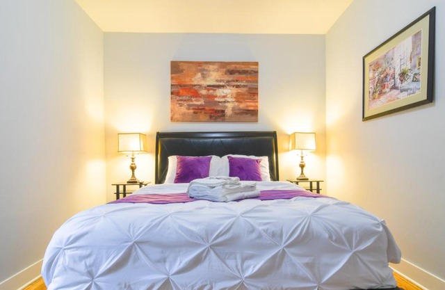 Luxury 4BR in Irving Park 33011