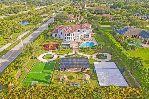 Luxury 8-BR with Pool Basketball Volleyball