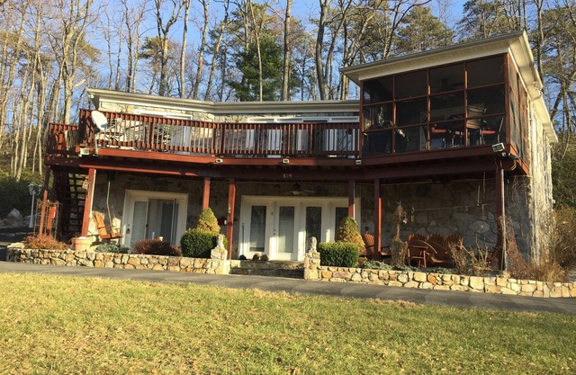 Luxury And Beautiful House With Amazing Mountain View. Perfect For Getaway