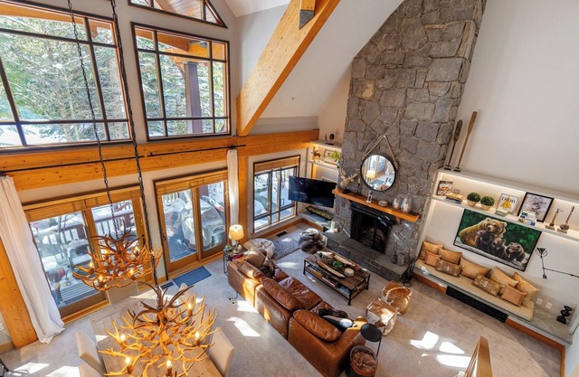 Luxury and True Ski In/Out with Private Hot Tub