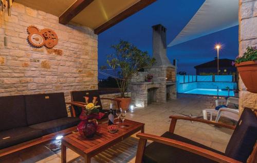 Luxury apartment Alba with pool