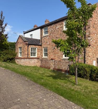 Luxury Apartment in Yarm, surrounded by nature walks, and Yarm High Street, Famous Roseberry Topping