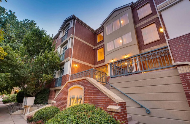 Luxury Executive Suite Suite overlooking the skyline!