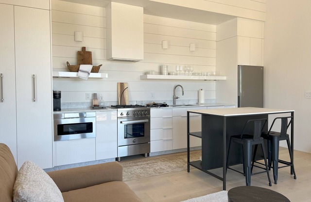 Luxury fully furnished month to month rental in Temecula Wine Country.