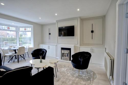 Luxury Harborne Home, Perfect for Contractors & Families 5 Mins from QE & Uni