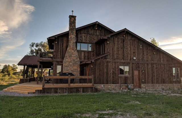Luxury Hideaway on Beaverhead River - RiverHouse