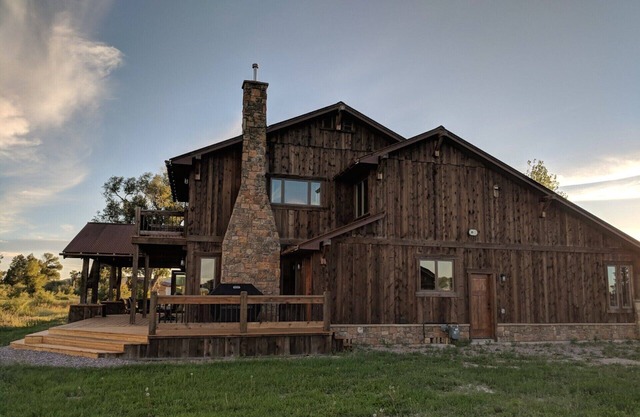 Luxury Hideaway on Beaverhead River - RiverHouse