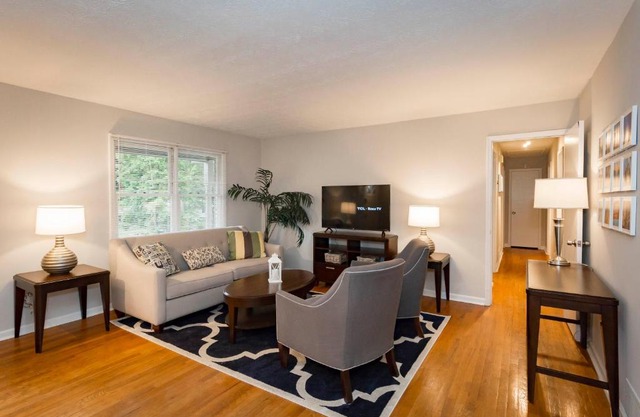 Luxury Home w/GameRoom KingSizeBed near Six Flags