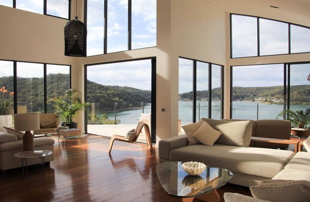LUXURY HOME WITH AMAZING VIEWS & LIFT