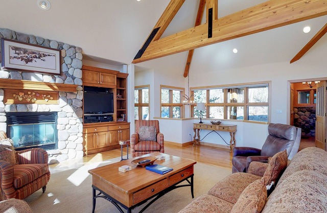 Luxury Home with Upscale Fixtures, WiFi, Private Hot Tub, & Mountain Views