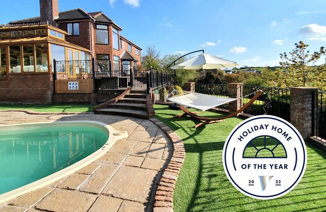 Luxury house with amazing panoramic views, 5 min from coast, private pool