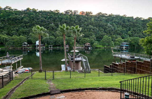 Luxury Lake Austin Home - Child and Dog Friendly!