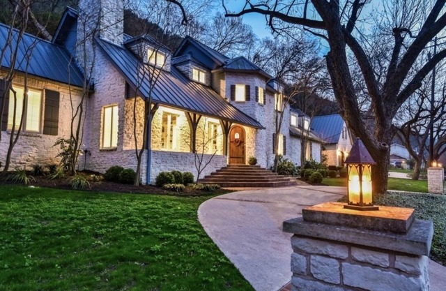⭐️Luxury Lake Austin: Pool, Hot Tub, Chef, Waterfront Dock & Pizza Oven⭐️